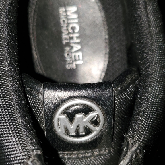 Michael Kors Black & Grey Patterned Size 8M Sneakers. - Picture 3 of 7